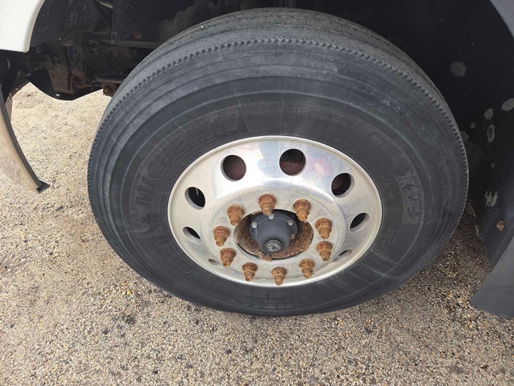 2019-mack-anthem-64t-image-9