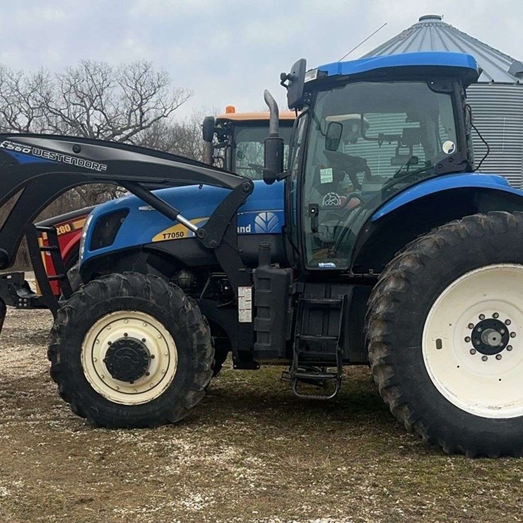 2010 NEW HOLLAND T7050