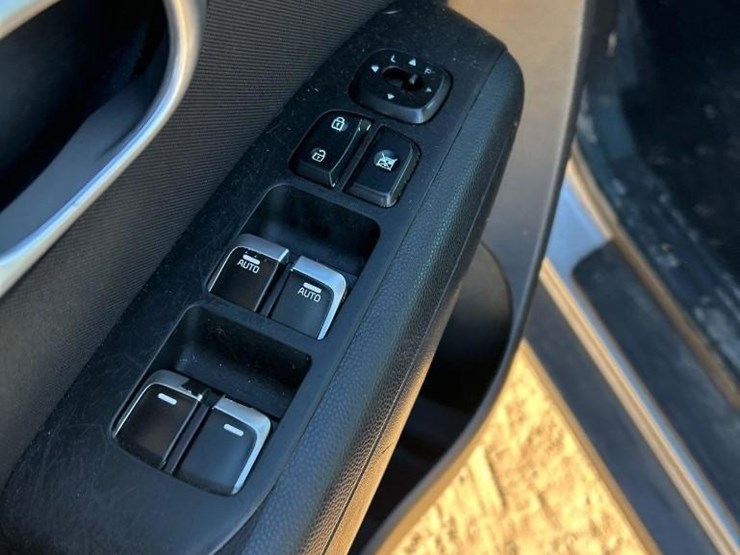 2019-kia-soul-4dr-hatchback-image-27