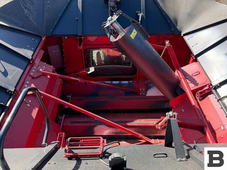 2025-case-ih-8260-image-76