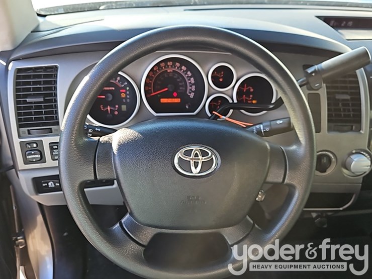 2013-toyota-tundra-image-27