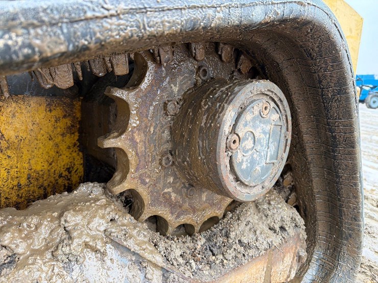 2019-new-holland-c237-image-8