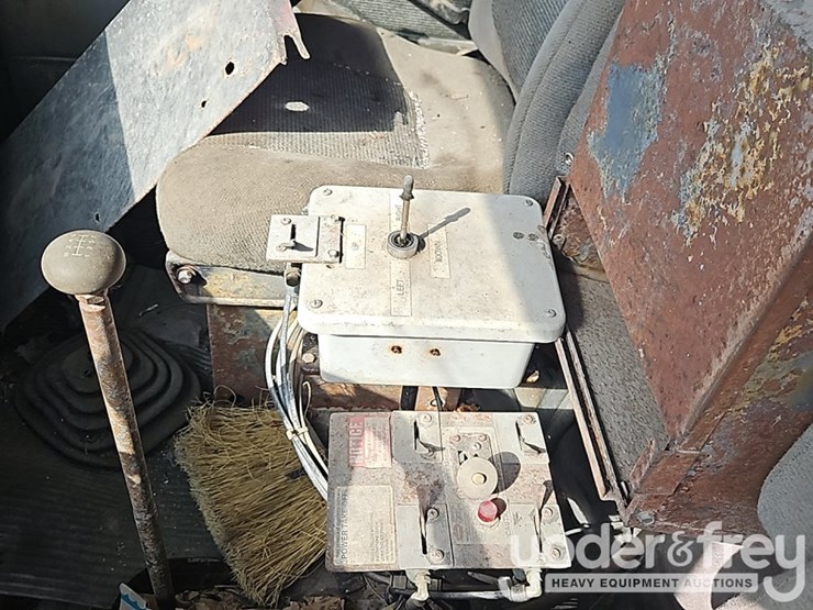 1995-ford-l8000-image-29