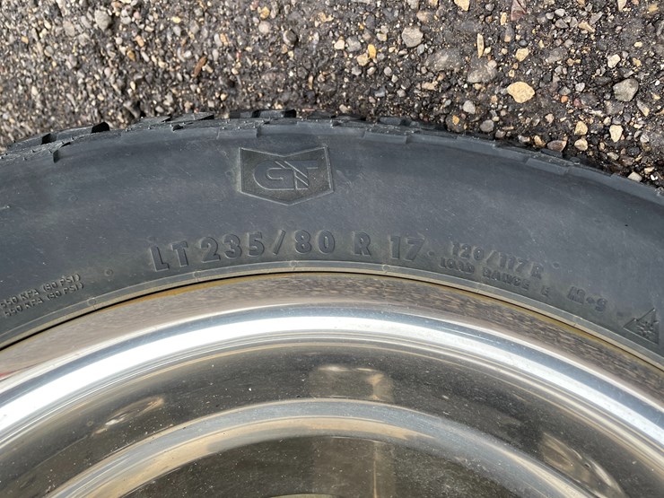 2012-chevrolet-3500-image-24