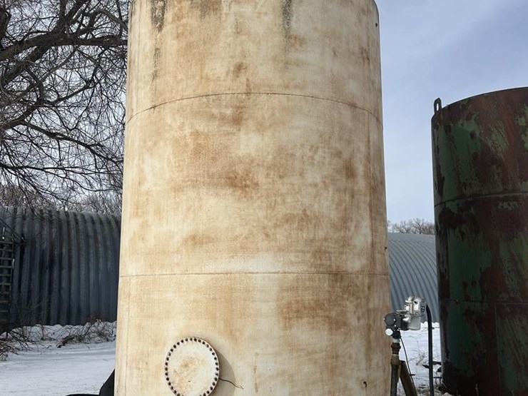 10,000-gallon-fuel-tank-w/pump-image-1