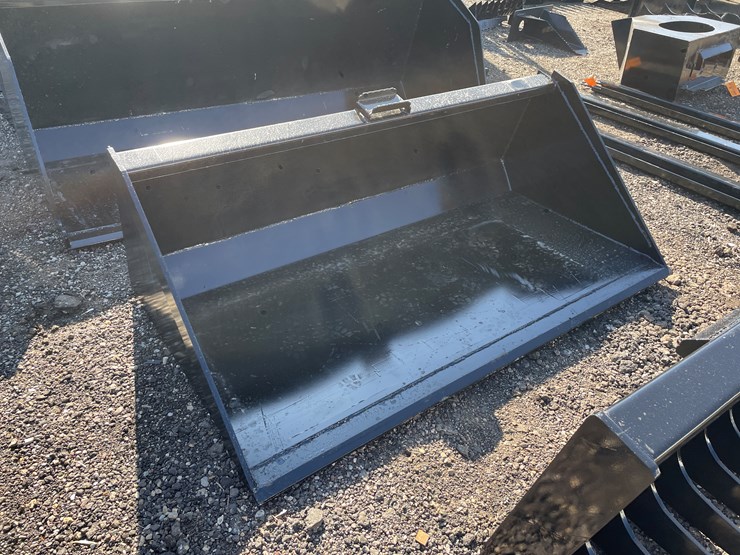 #3044-•-66"-skid-steer-bucket-with-blade-image-3