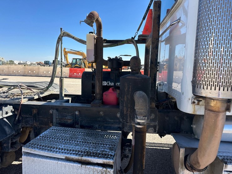 2008-peterbilt-365-image-4