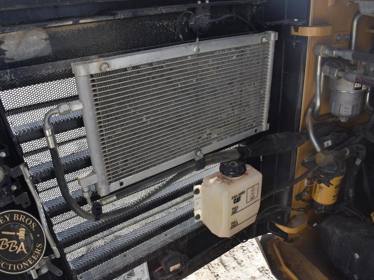 2020-caterpillar-299d3-image-41