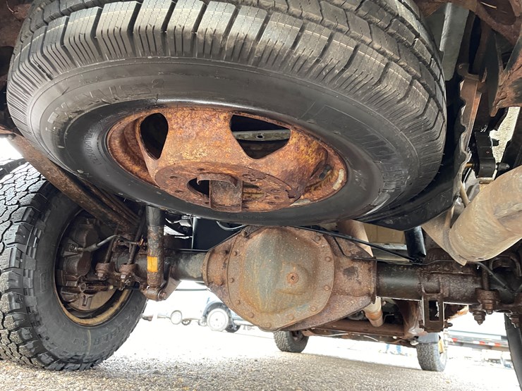 2012-chevrolet-3500-image-26