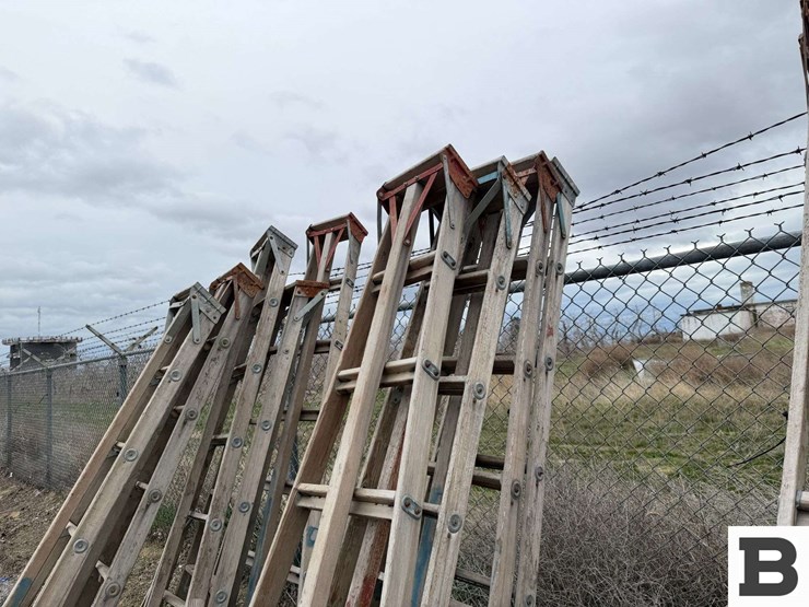 7'-wooden-orchard-ladders-image-4