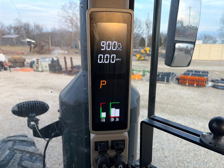 2018-john-deere-8245r-image-28