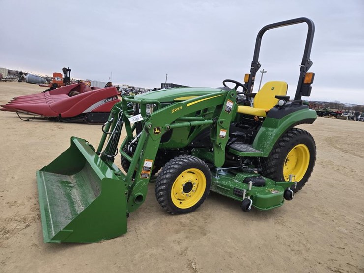 2025-john-deere-2038r-image-1