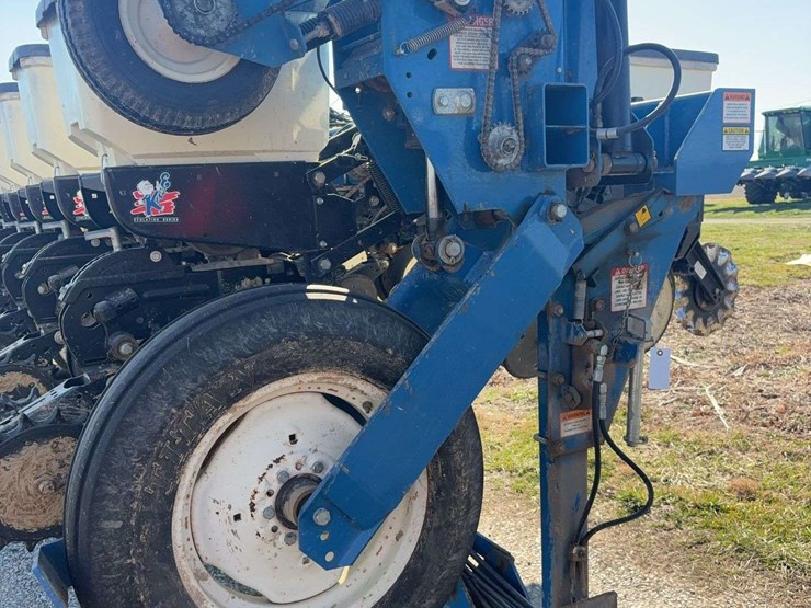 2009-kinze-3600-image-12