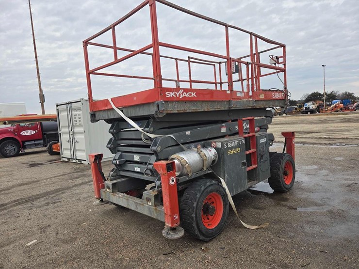 2016-skyjack-sj8841rt-image-3