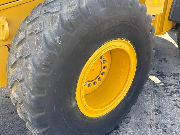 2018-deere-524k-image-18