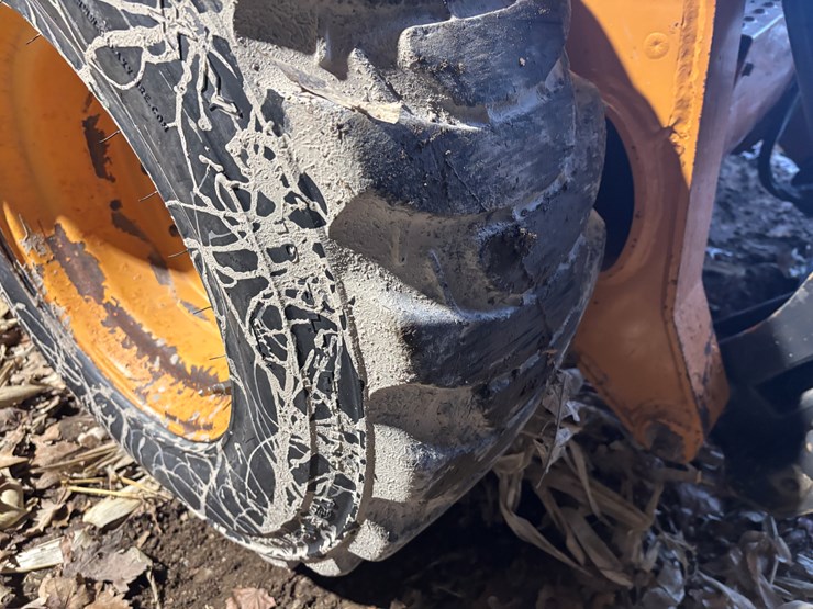 2012-case-sv300-image-52