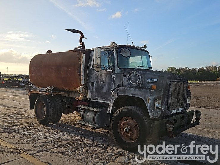 1995-ford-l8000-image-7