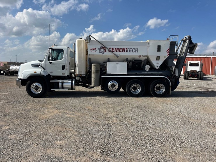 2020-freightliner-114sd-image-8