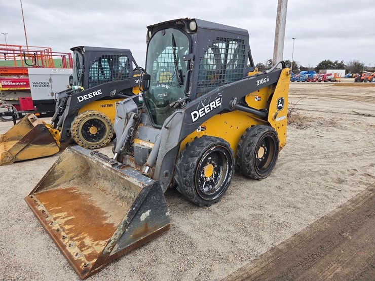 2018-deere-316gr-image-1