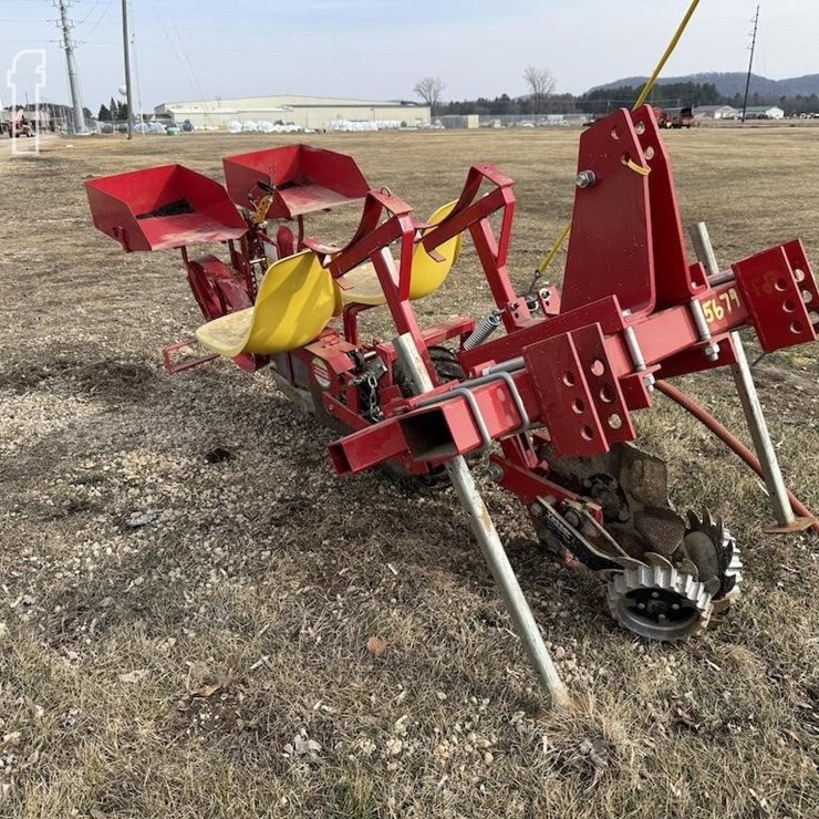 MECHANICAL TRANSPLANTER