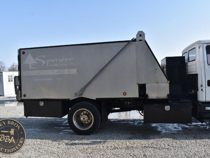 2001-freightliner-fl60-image-6