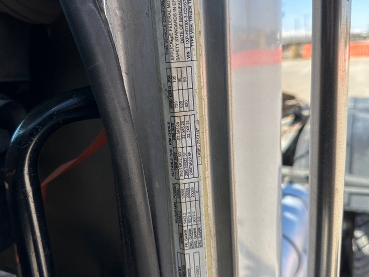 2012-peterbilt-386-image-13