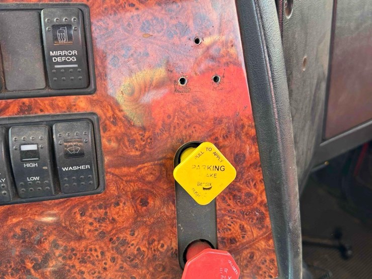 2007-western-star-4900fa-image-31