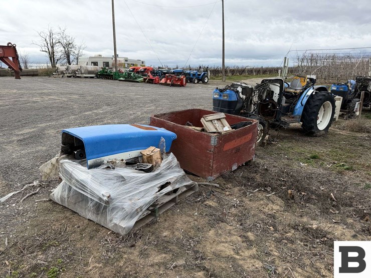 new-holland-tn75vas-tractor---parts-image-3