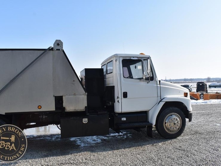 2001-freightliner-fl60-image-7