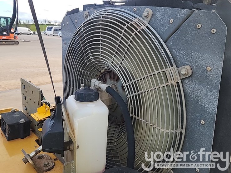 2011-caterpillar-cp74-image-22