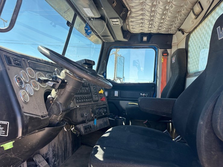 2020-western-star-4900-image-11