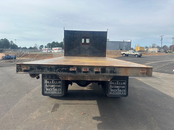 2000-freightliner-fl70-image-6