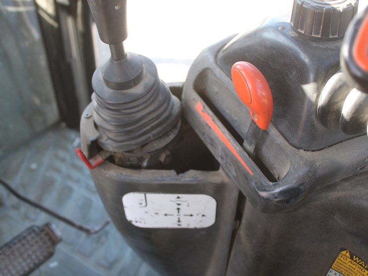 new-holland-tm125-image-77