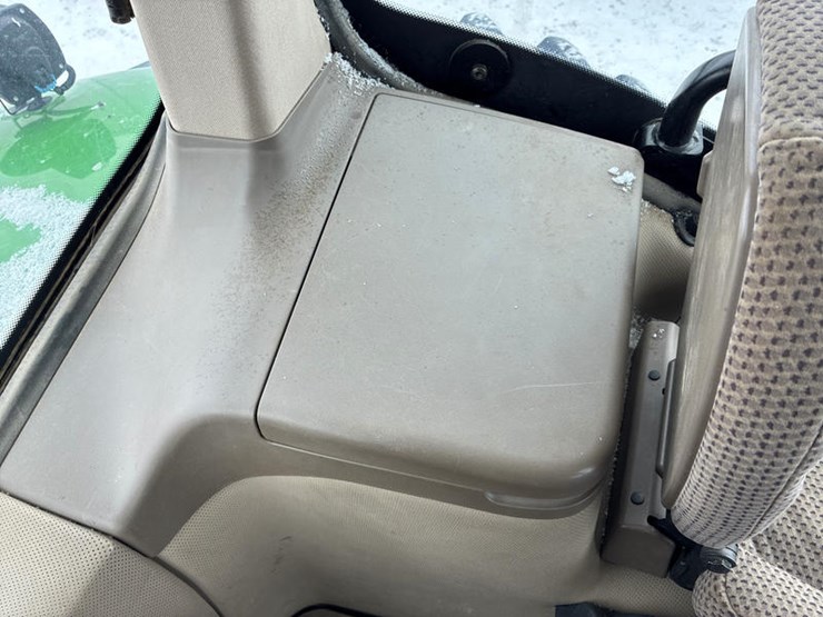 2011-john-deere-8335r-image-59