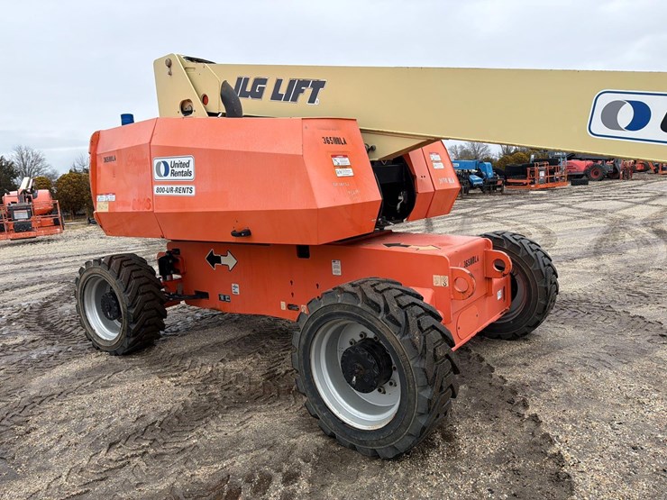 2016-jlg-800s-image-5