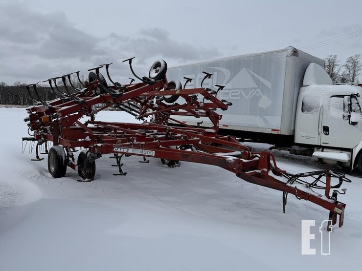 case-ih-4300-image-3