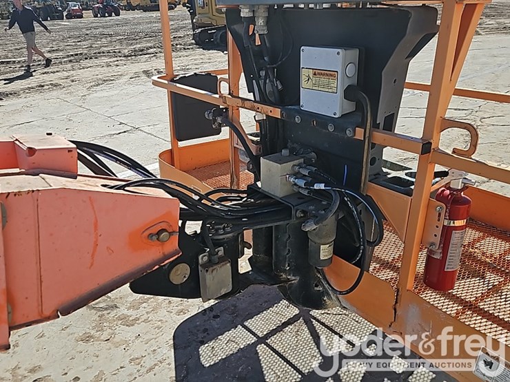 2016-jlg-800s-image-16