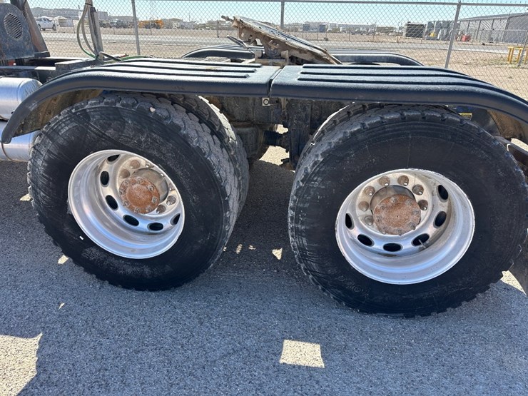 2012-peterbilt-386-image-9