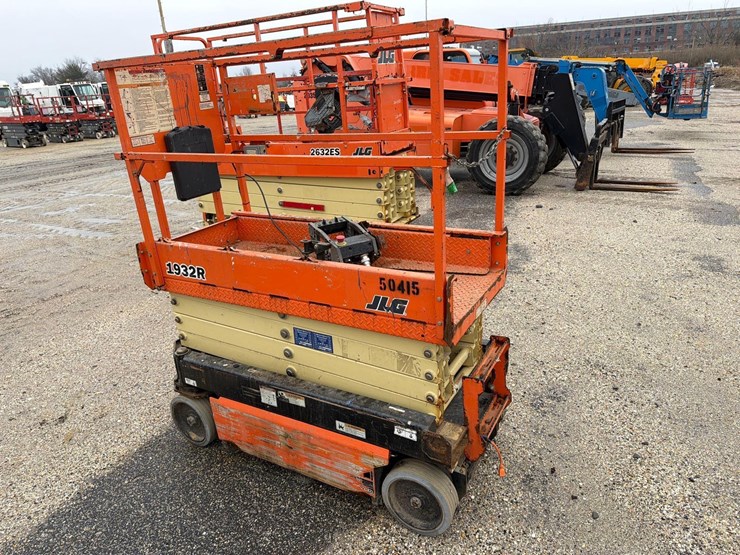 2017-jlg-1932r-image-4