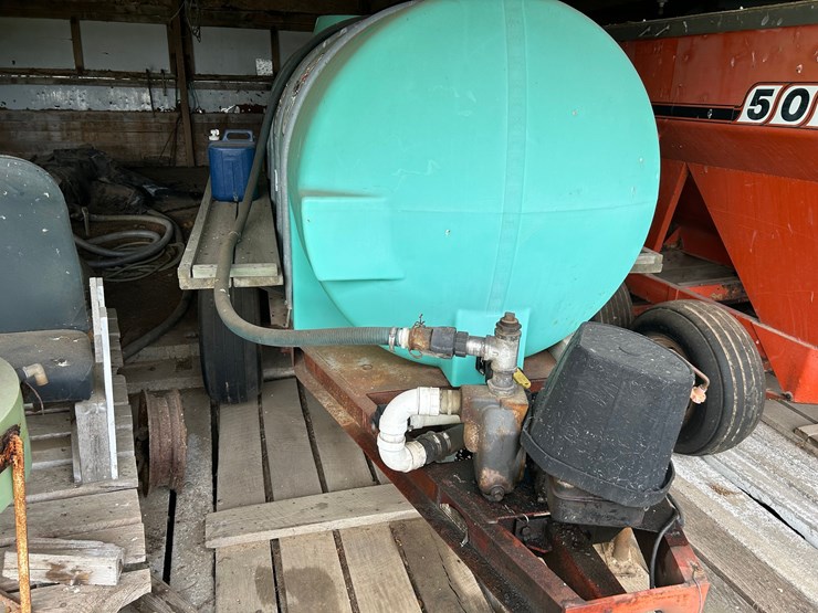 1000-gal-poly-tank-on-trailer-image-4