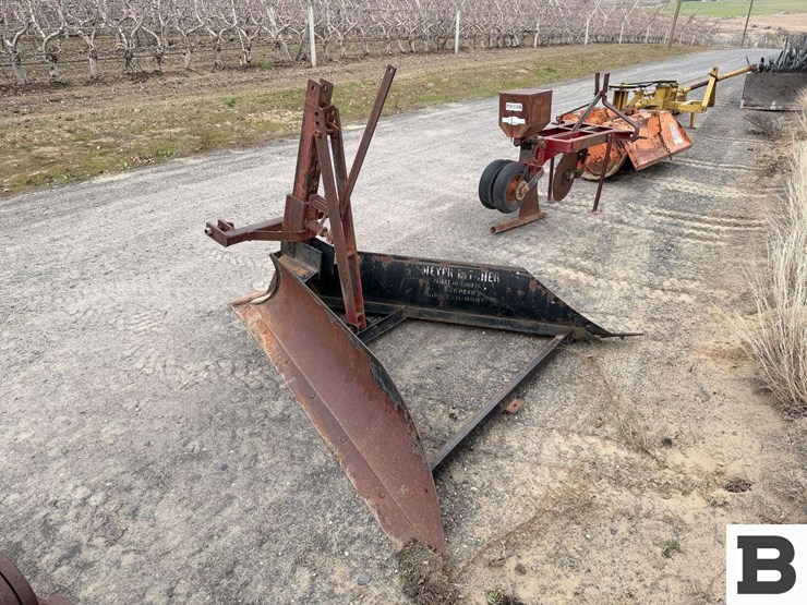 meyer-ditcher-3pt-v-ditcher-image-2