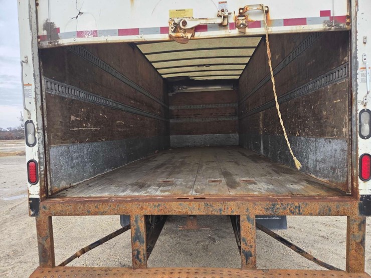 2016-hino-268-image-4