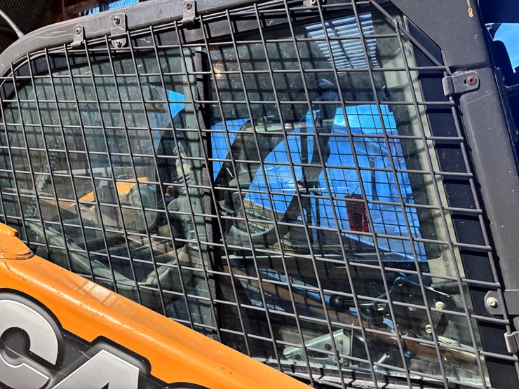 2012-case-sv300-image-12