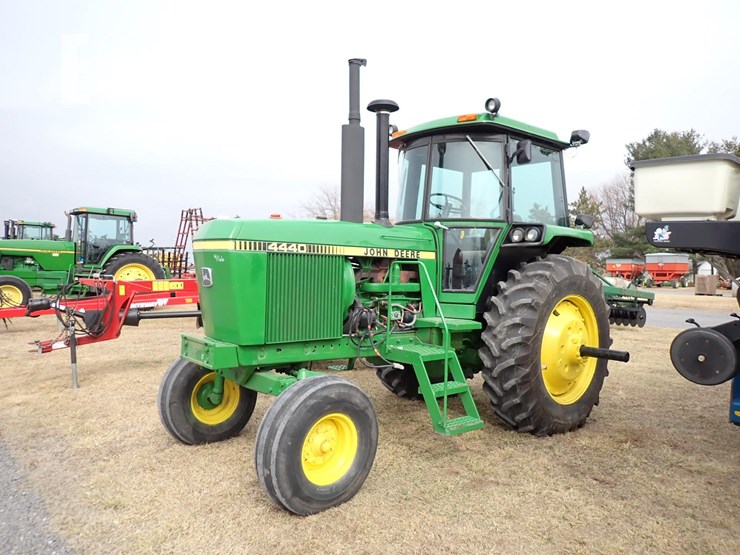 john-deere-4440-image-1