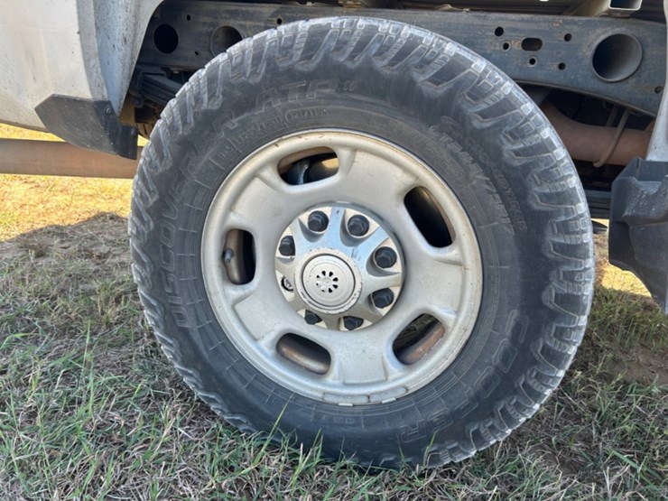 2017-chevrolet-silverado-2500hd-image-14