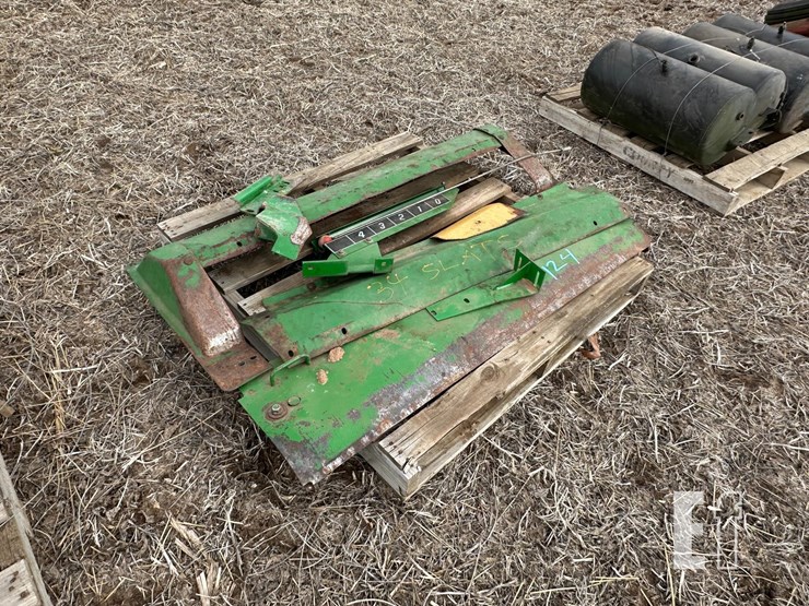 skid-with-side-tin-and-slats-image-4