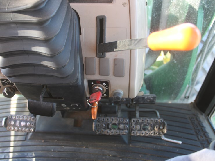 2011-john-deere-6115d-image-58