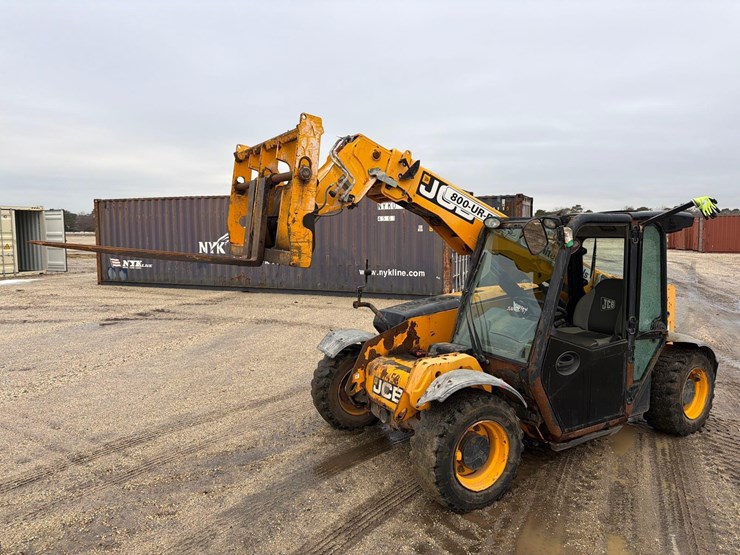 2017-jcb-525-60-image-2