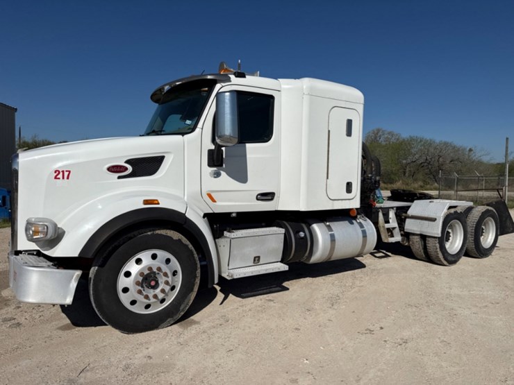 2018-peterbilt-567-image-1