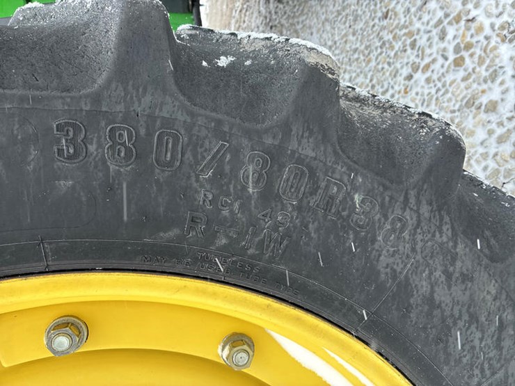 2011-john-deere-8335r-image-32